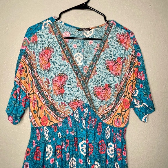 Vibrant Floral Dress - Picture 4 of 8